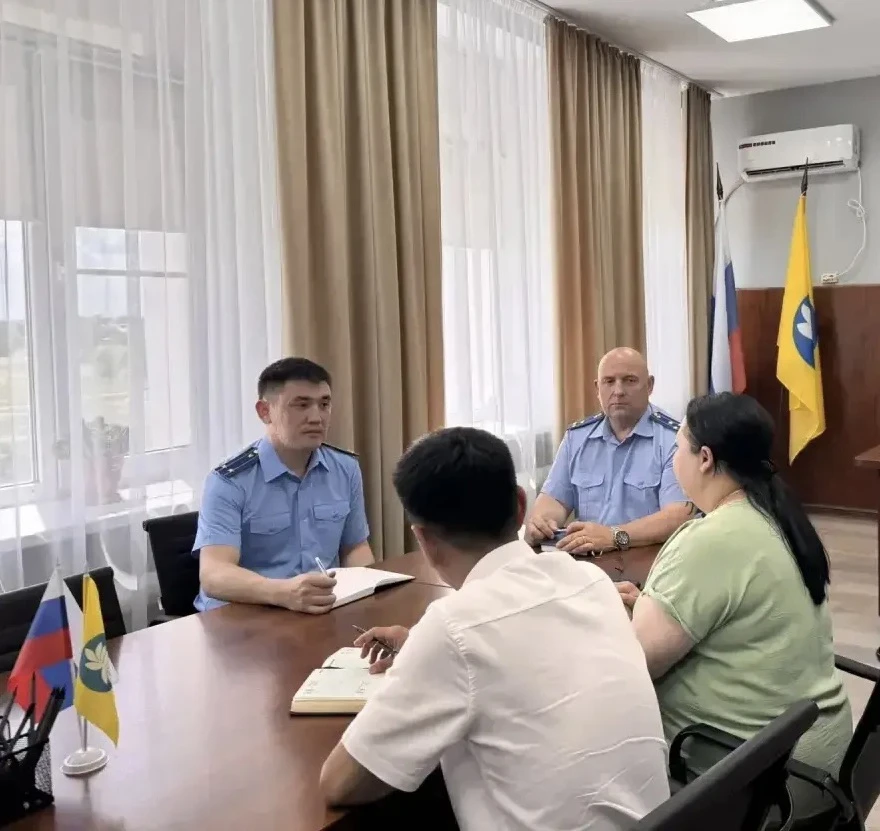 В Октябрьском районе проведен совместный прием граждан по вопросам соблюдения природоохранного закон
