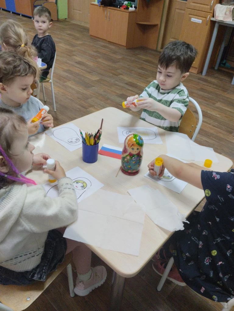 В второй младшей группе 5 "Белоснежка" прошло мероприятие посвящённое "Дню России". Цель:Формировани