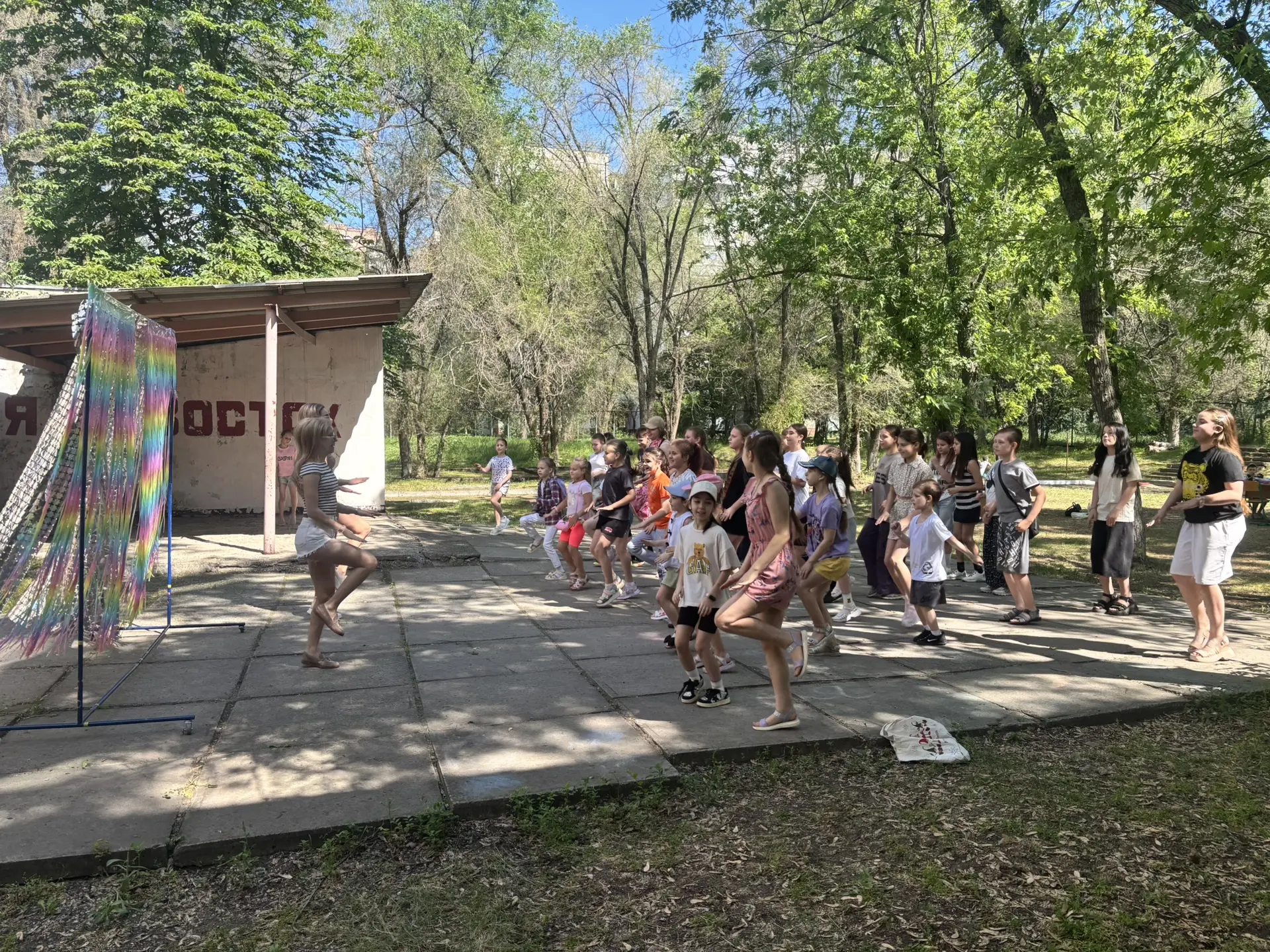 Третья неделя «Летофест: дети в деле!» началась с творчества и активного отдыха

На летних тематичес