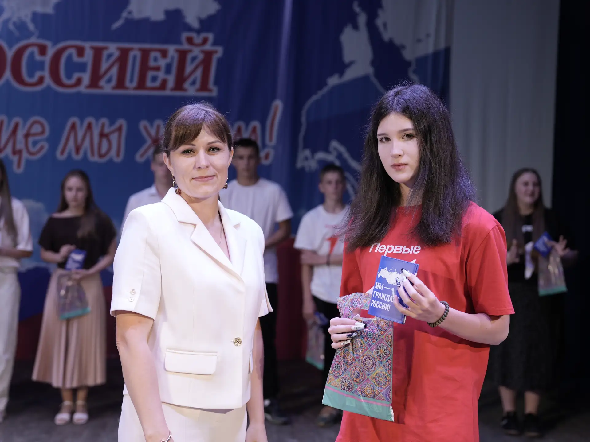 🇷🇺В Обоянском РДНТ состоялось торжественное мероприятие, посвящённое Дню России и 92 летию со дня 
