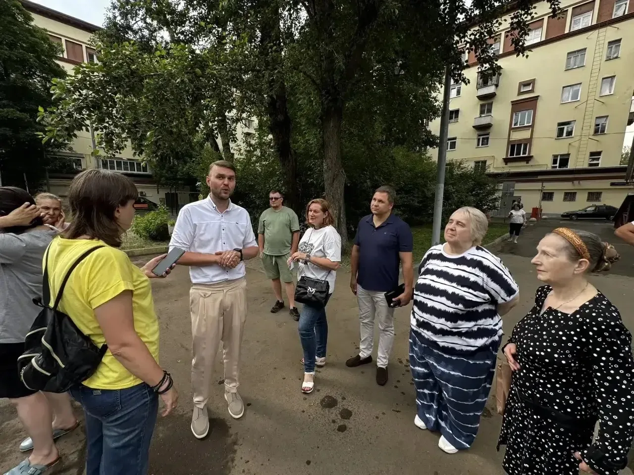11.06.2026  глава управы Сергей Салыков провел традиционный обход территории района Перово по заплан