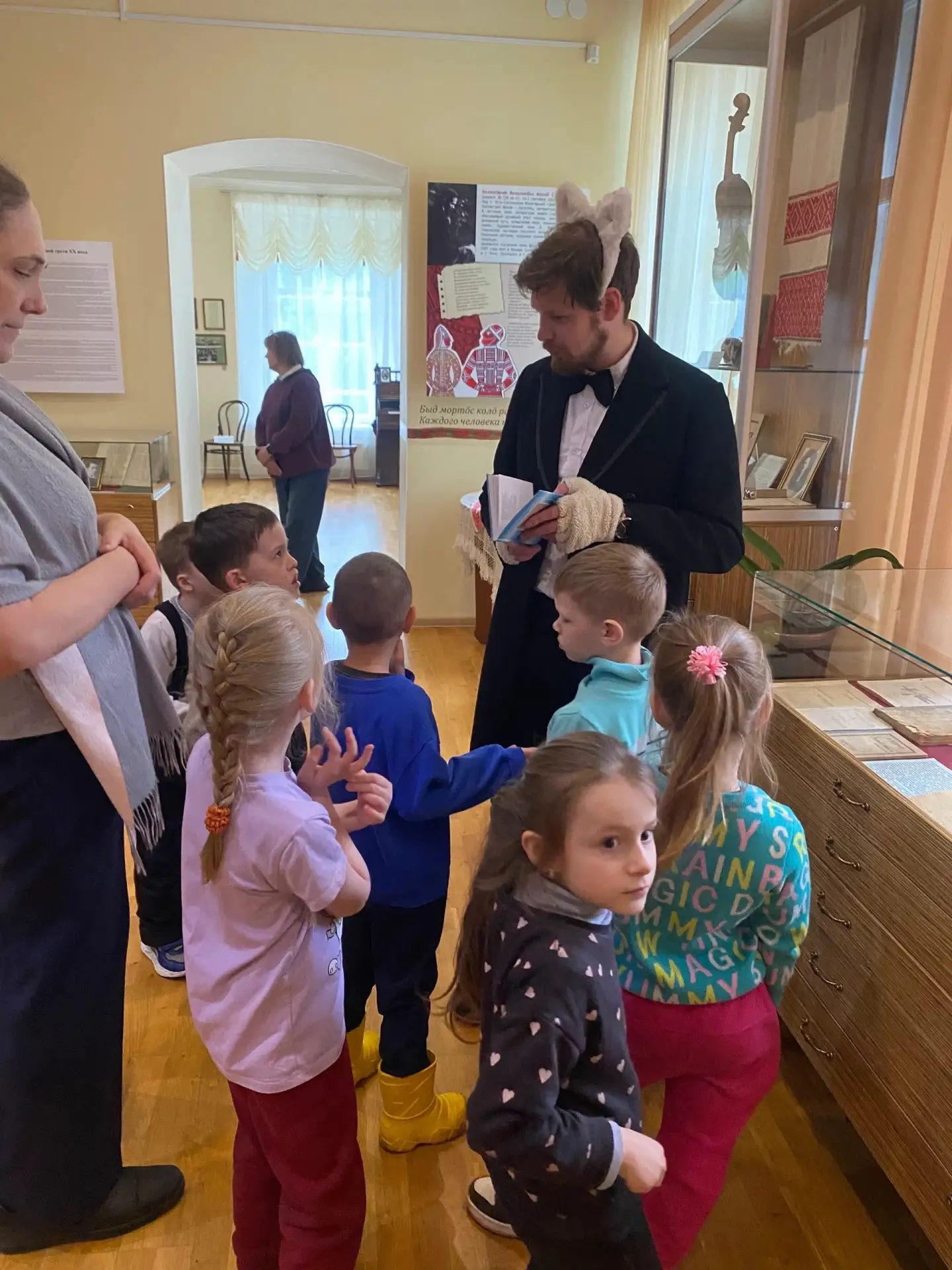 🏠Во время летних каникул , мы стараемся чаще выходить за пределы д/с . 📖Вот и на этой неделе мы по