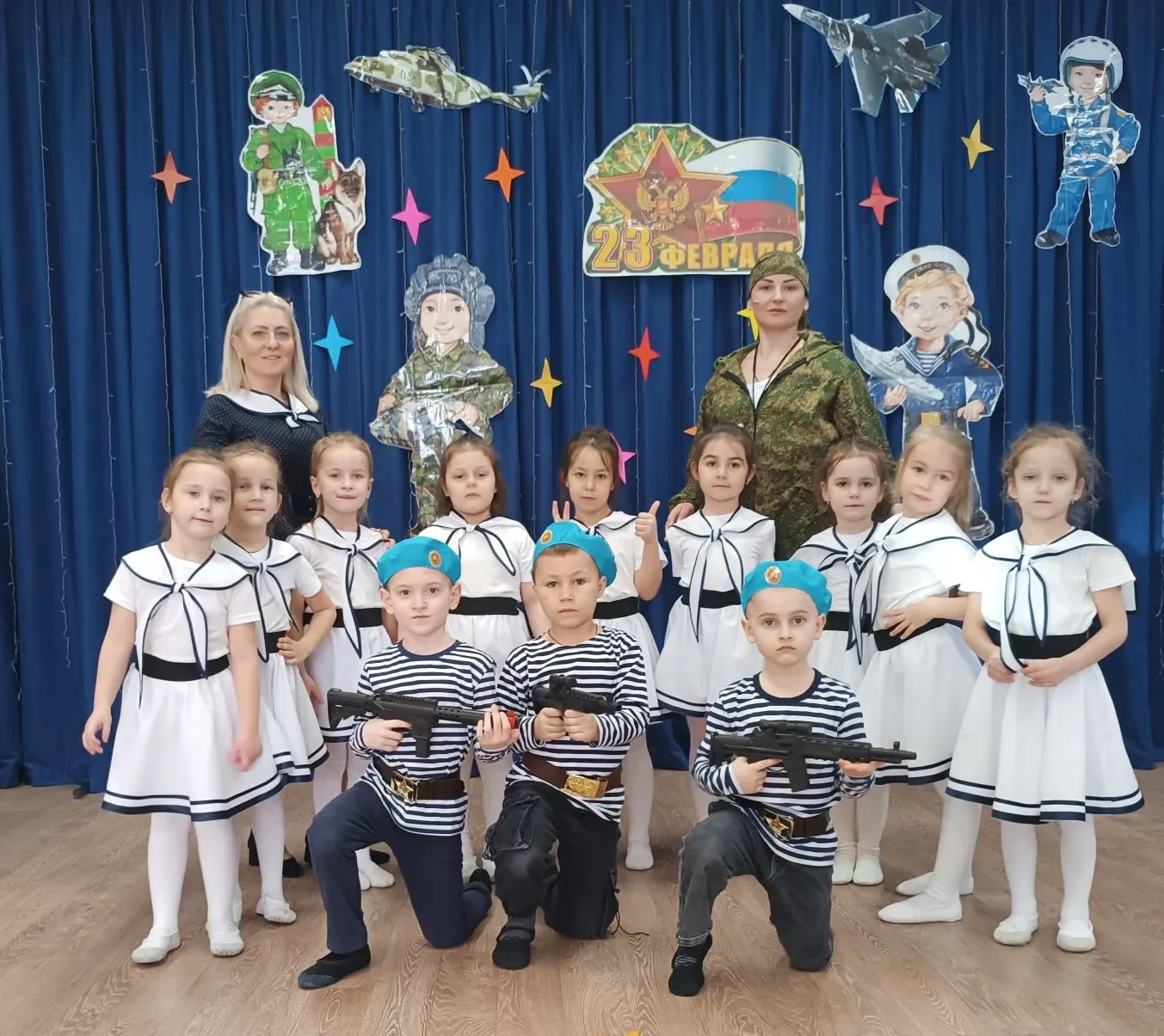 Каждый год в конце зимы, 23 февраля, все мы отмечаем праздник — день защитника Отечества. Это праздн