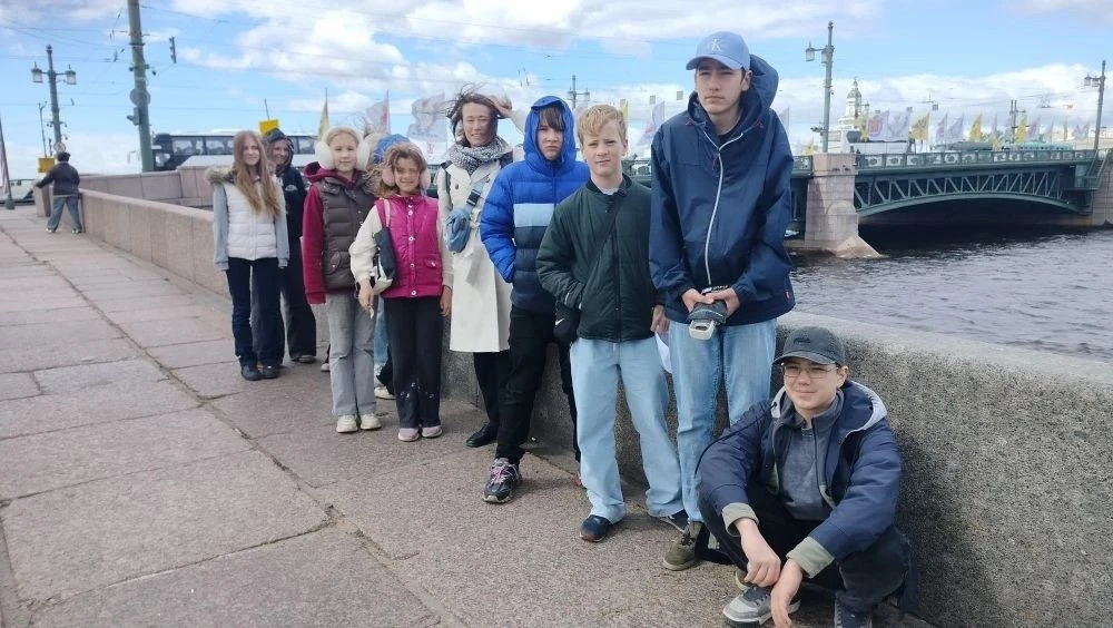 Сегодня 6б класс отправился на экскурсию по рекам и каналам Санкт-Петербурга! Увидели центр города с