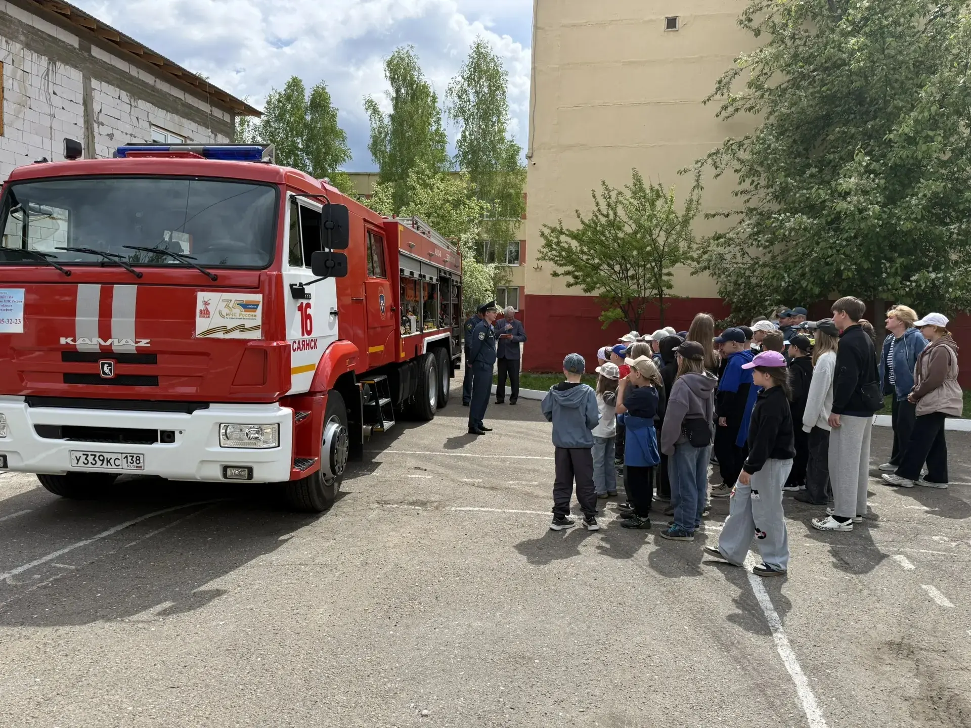 3 июня в наш школьный оздоровительный лагерь «Солнышко» приехали сотрудники МЧС!

Спасатели привезли