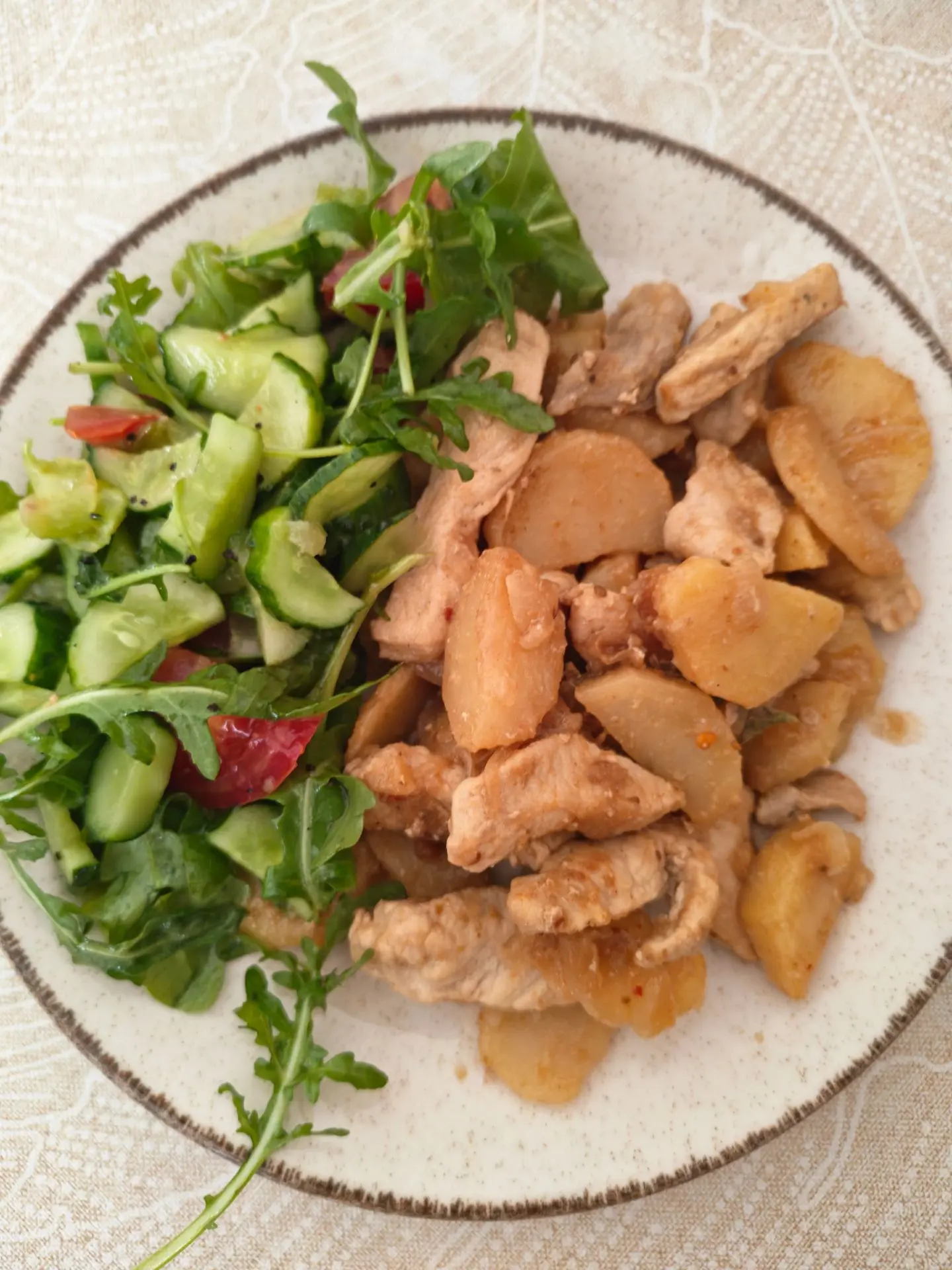 ЖАРКОЕ СО СВИНИНОЙ

Быстро, просто и очень вкусно.
Свинину выбираем постную - без лишнего жира, карб