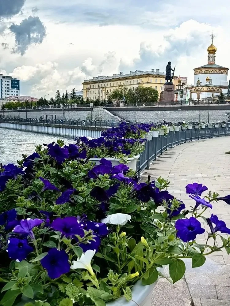 Иркутск, 365 лет: 🎉 Празднуем прямо сейчас!

Это воскресенье в Иркутске особенное – город отмечает 