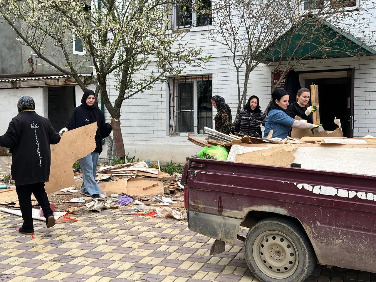 🛠Коллектив  ТЦЗН  Новолакского района приняли участие в общерайонном субботнике.

❗Все сотрудники в