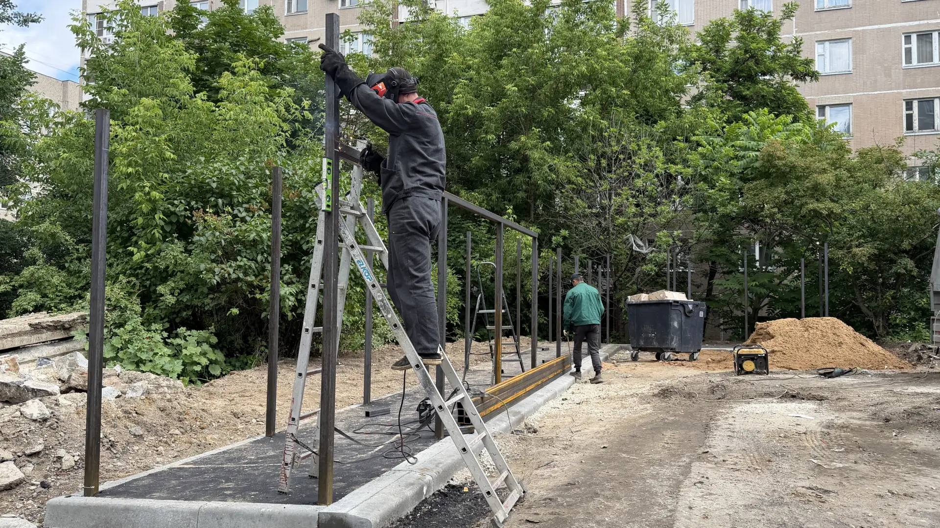 Чистота и порядок: на Лесной обновляют площадку для мусора 🗑

В Дзержинском городского округа Любер