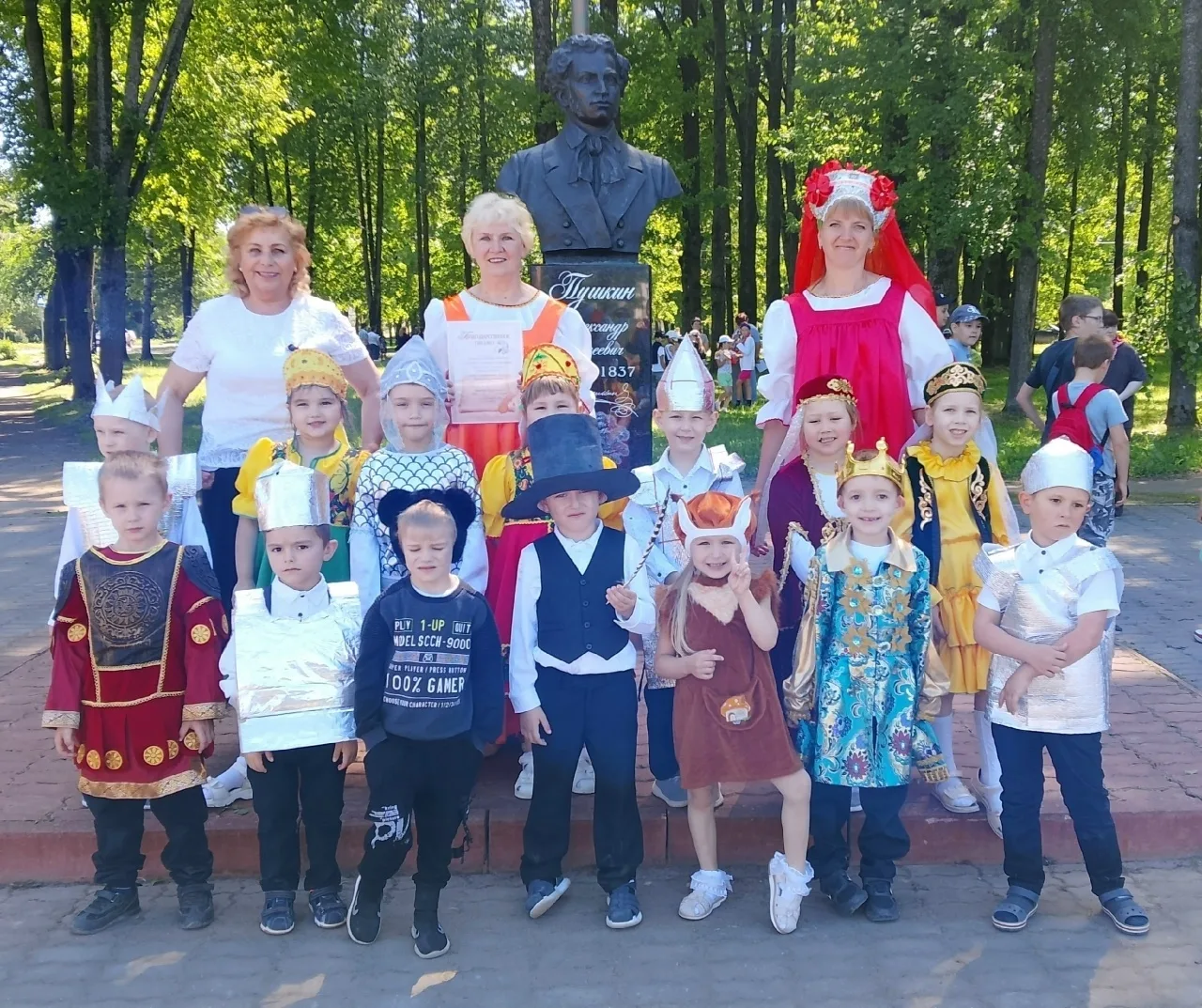 ✨ Пушкинский день в парке города Дно прошел сегодня! ✨

Ежегодно 6 июня, в день рождения Александра 
