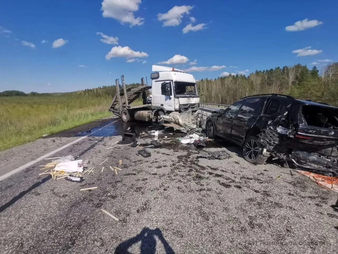 🚗 Грузовик влетел в припаркованные машины на трассе Тюмень — Ханты-Мансийск

На 145 км федеральной 