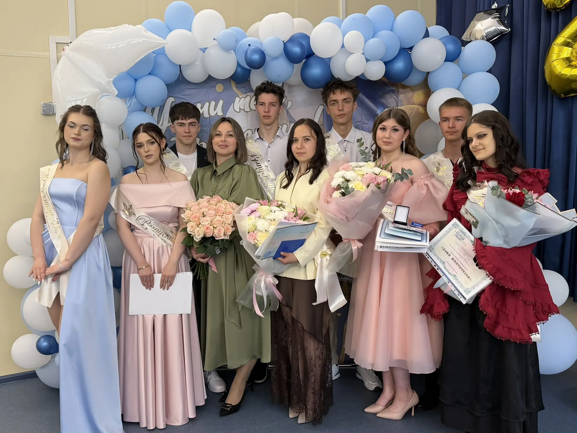 В школе МБОУ СОШ с.Красногорск состоялась торжественная церемония вручения аттестатов ✨
Сегодня в на