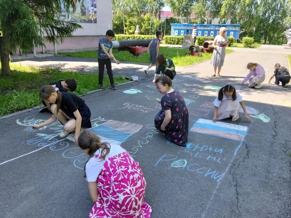 Очередной день в пришкольном лагере «Детство» выдался по‑настоящему насыщенным и ярким — он был цели