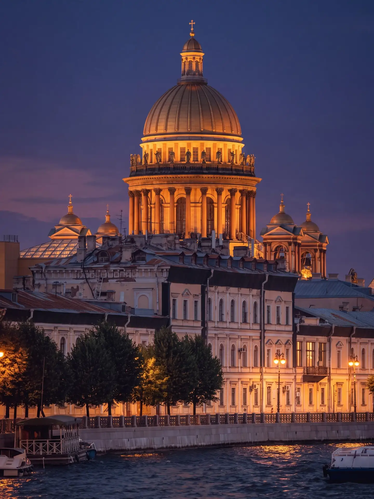 Вид с Поцелуева моста

Фото: andrei_mikhailov