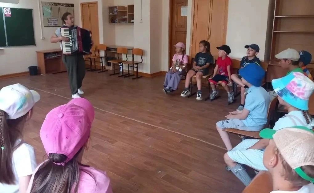 #тисульшкола1 #ЛагерьДружный 
8 июня лагерь "Дружный" вновь распахнул двери для ста девочек и мальчи