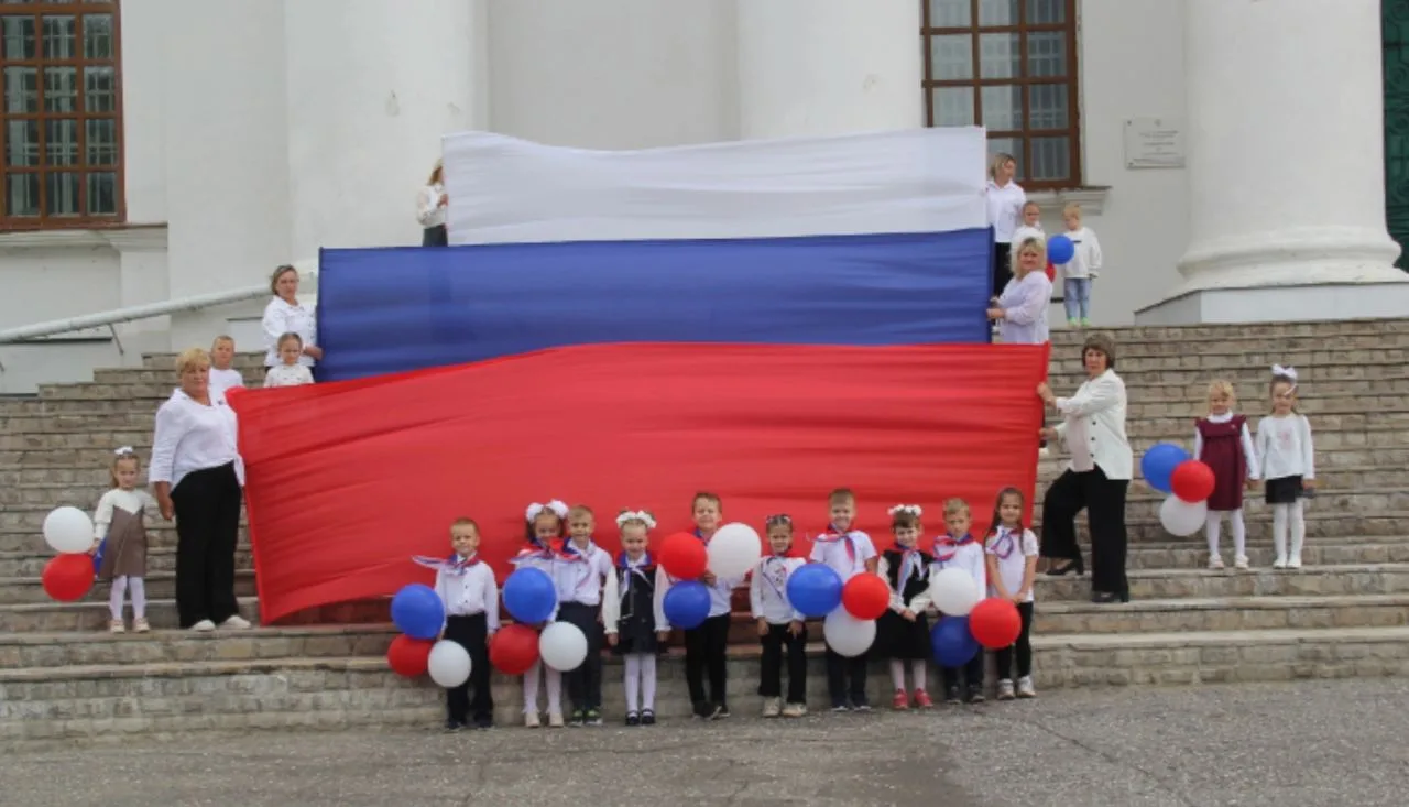 С Днем России!🇷🇺🇷🇺🇷🇺

Дорогие коллеги, ученики и родители!

☀️Сердечно поздравляем вас с этим 