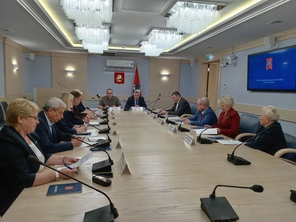 Глава муниципального округа Константин Воловик провел заседании Ревизионной комиссии Совета муниципа