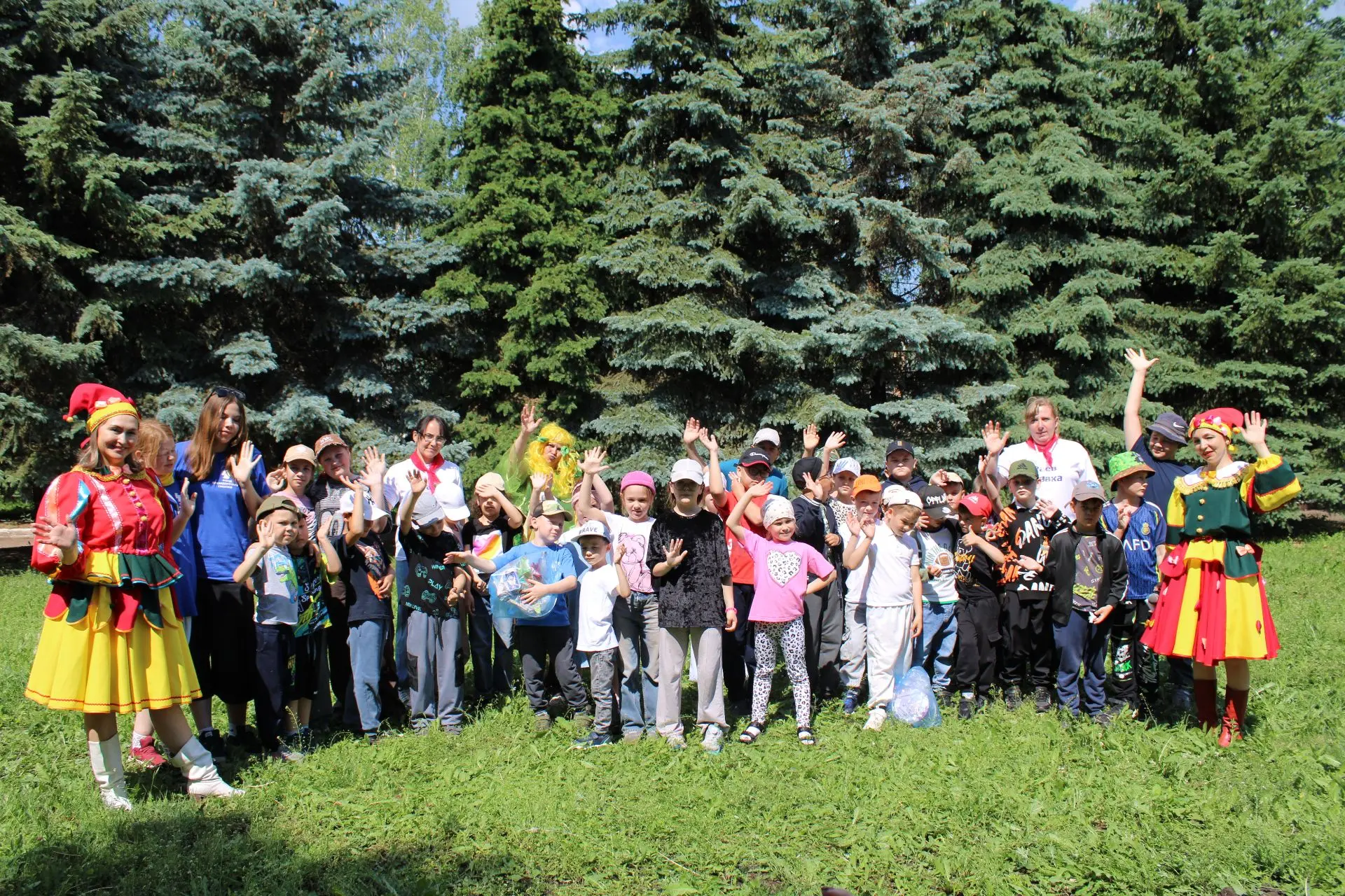 В парке отдыха сотрудники Районного дворца культуры с. Раевский организовали весёлое и познавательно