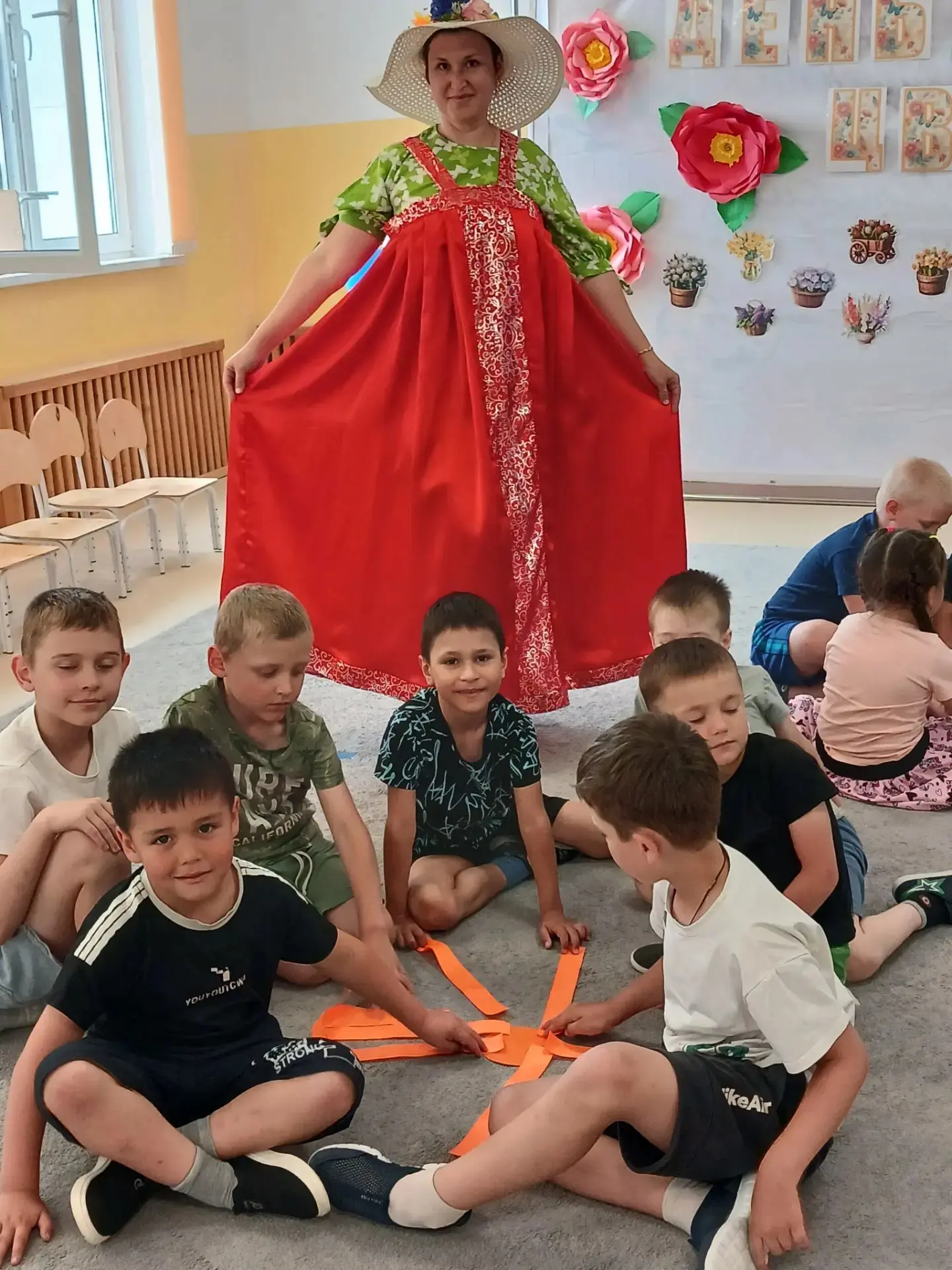 Сегодня в нашем детском саду прошел тематический день, посвященный многообразному миру растений. Для