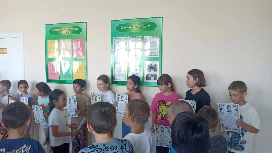 25 май мәктәбебездә линейка узды. Чара барышында уку елы дәвамында тырышып укыган, мәктәпнең иҗат то