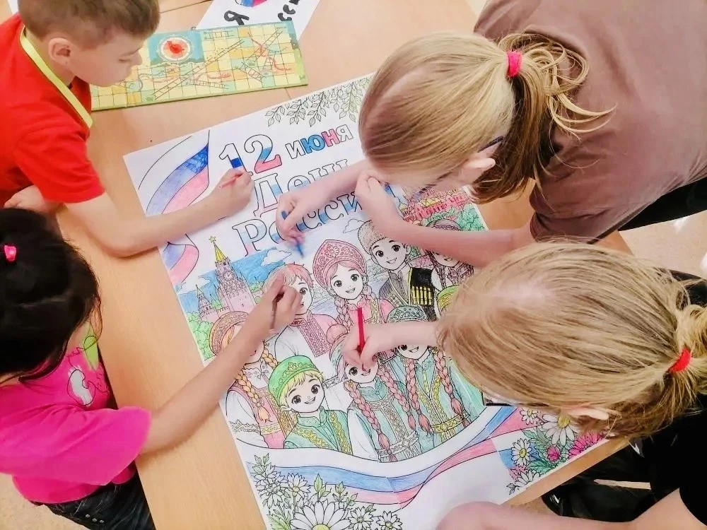 🗓️Сегодня солнышко продолжает радовать наших ребят в лагере! ☀ Утро началось с бодрой и активной за