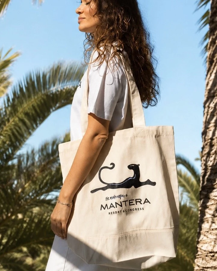 Впечатления, которые остаются с вами 🐚

Фирменный мерч Mantera Resort & Congress — это не просто су