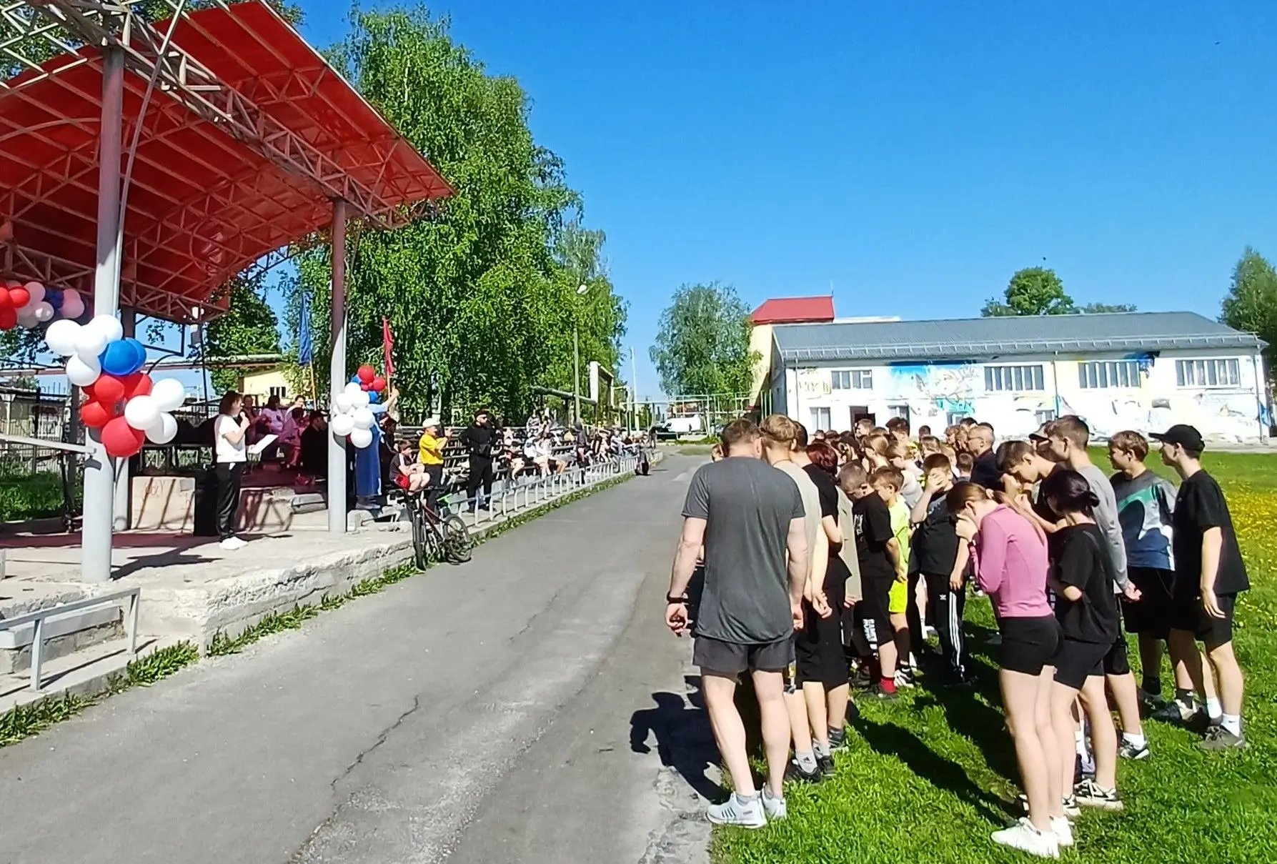 1 июня на стадионе детско-юношеской спортивной школы прошел спортивный праздник, посвященный Дню защ