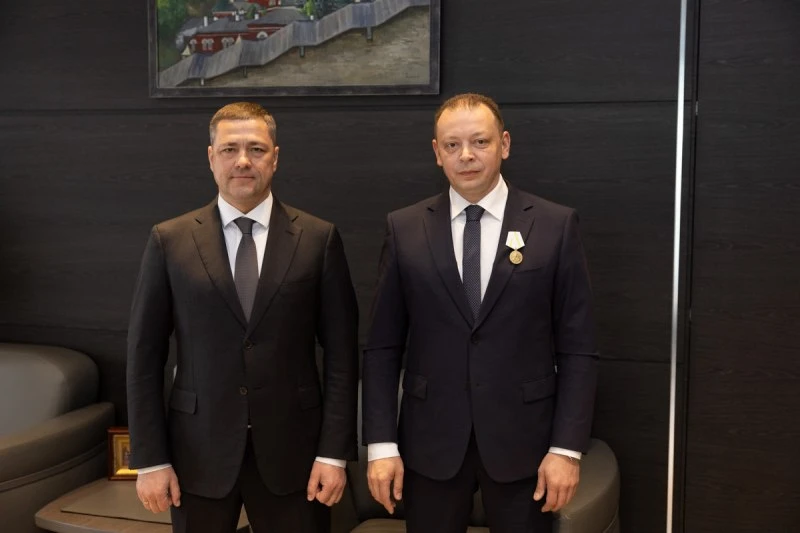 Главного врача ПОКБ Евгения Панферова наградили медалью княгини Ольги

Губернатор Псковской области 