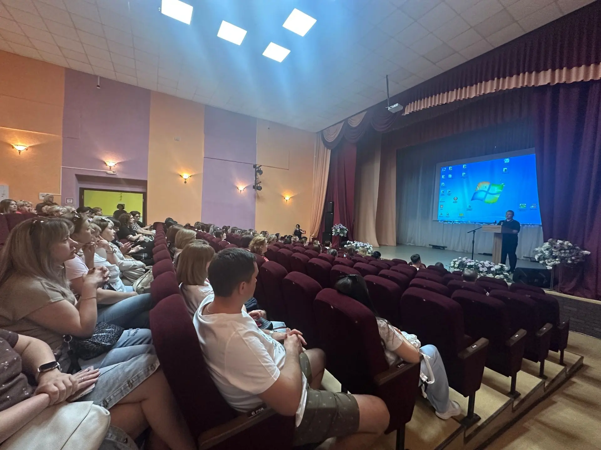 19 мая 2026 года в ГБОУ СОШ п.г.т. Мирный состоялось общешкольное родительское собрание. В преддвери