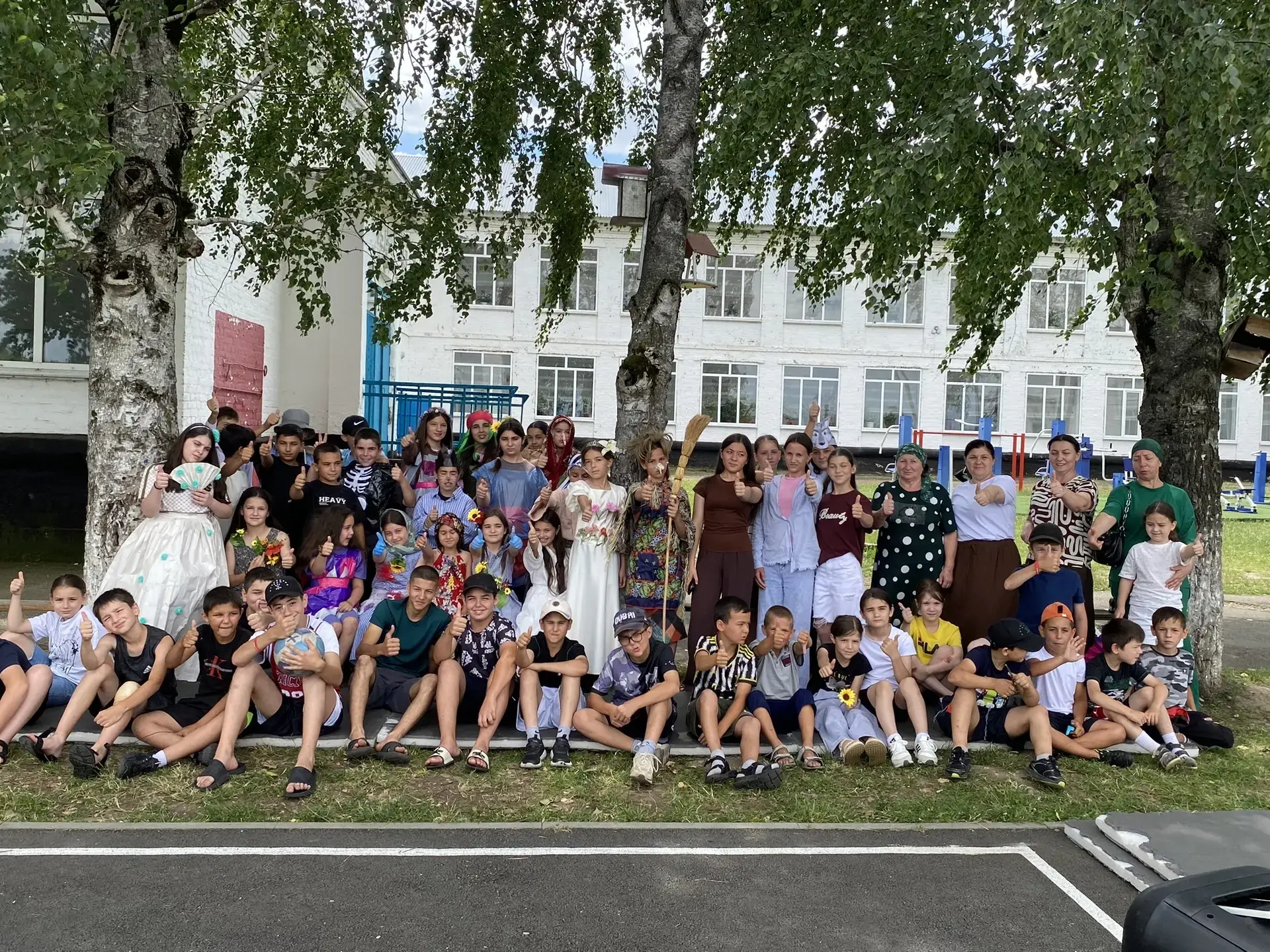 Наш последний день в лагере запомнится надолго

🎉 Мы проводили лето так же ярко, как и провели его 