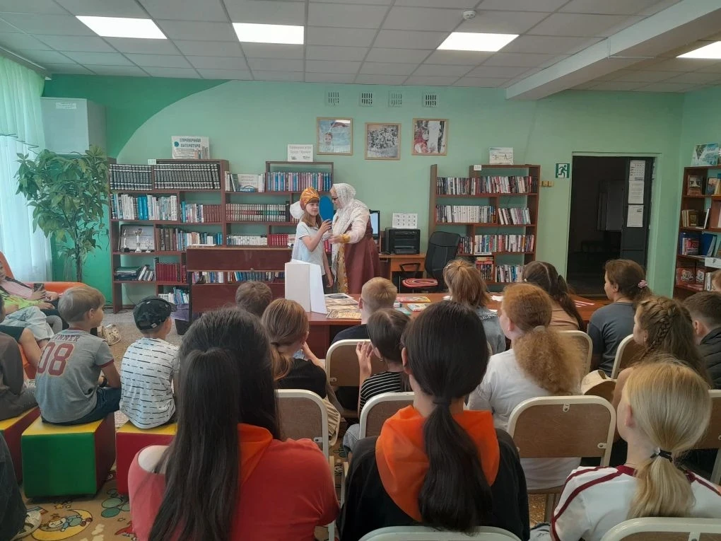 🌍 День пятый в лагере «Муравейник»: Поэзия в сердце, экология в деле! 🌱📜

Экватор первой недели н