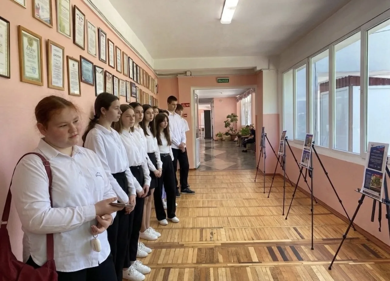 🇷🇺В школе была организована фотовыставка «Россия начинается здесь».

🇷🇺«Россия начинается здесь»