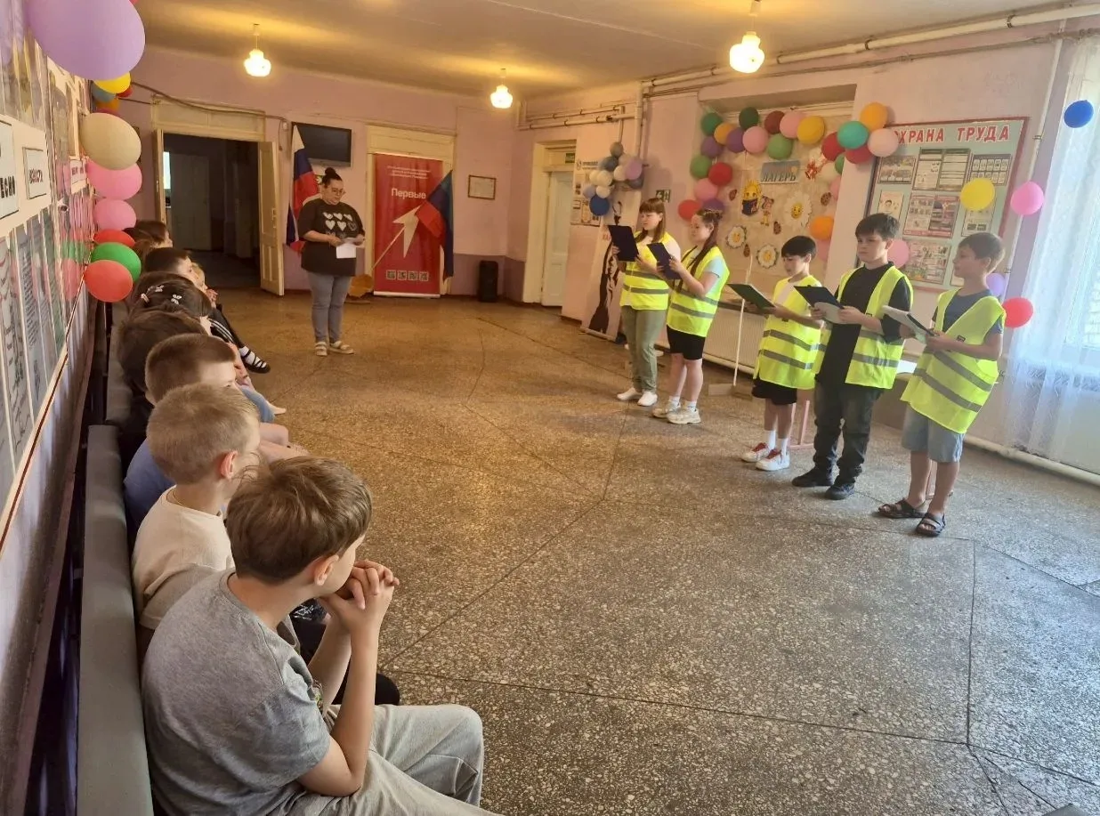 🚦 День ЮИД на пришкольной площадке в ГБОУ ЛНР "Лутугинская СШ №2": безопасность — это серьёзно и  н
