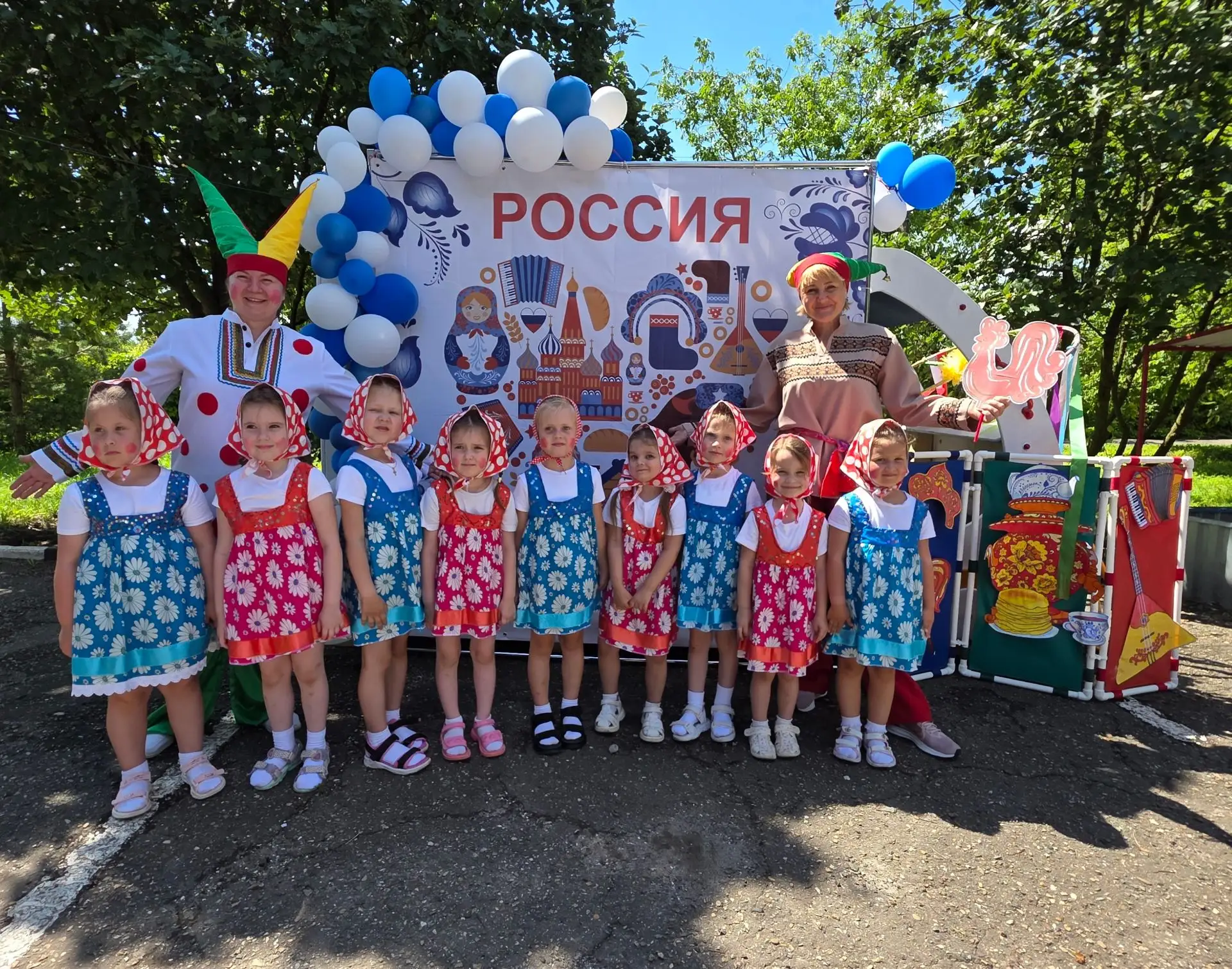 В детском саду прошел большой праздник, посвящённый русским народным промыслам! 

Ребята совершили н