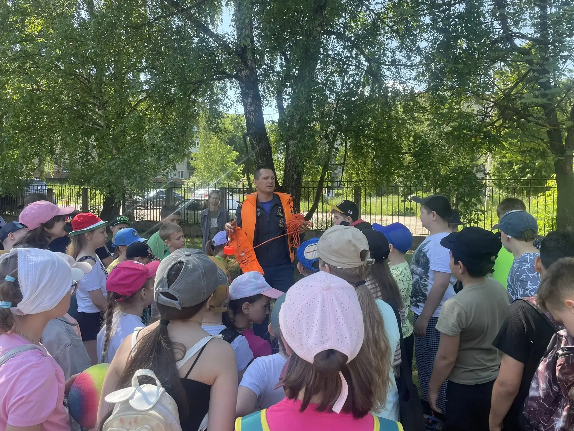 Четвёртый день в школьном лагере: учимся спасать на воде

Четвёртый день нашего школьного лагеря выд