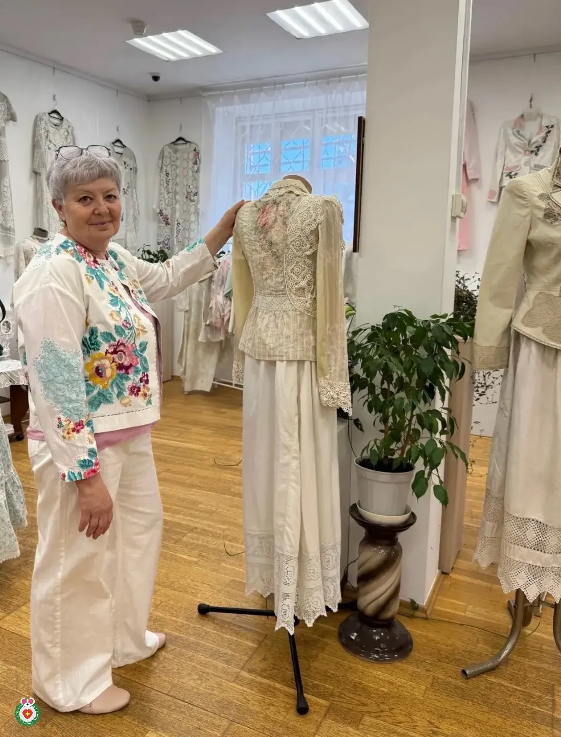 Елена Михайленко — ценительница винтажа, старинного рукоделия и традиций.

🧶Елена Ивановна руководи