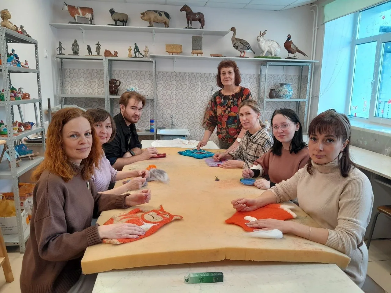 🎨Каждую четверть в школе проводятся мастер-классы для преподавателей. Их цель - профессиональное ра