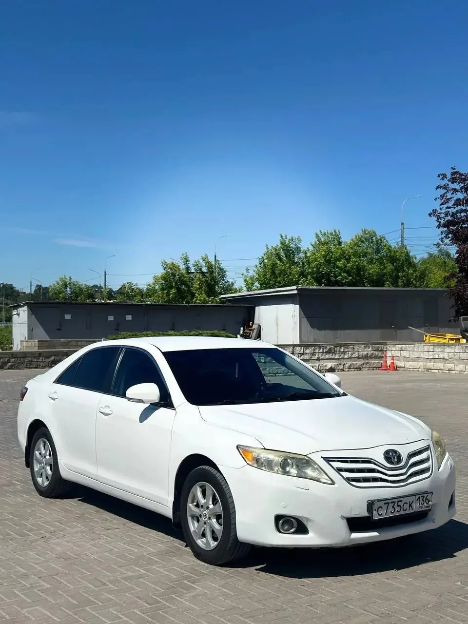 Toyota Camry XV40 (рестайлинг) 2.4 АКПП 2011 год 

Автомобили никаких вложений не требует, едет очен