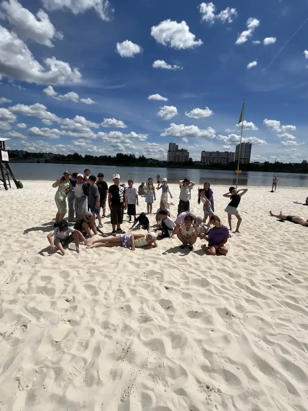 Солнечный день! 🌞🏖️

С самого утра в лагере царила атмосфера предвкушения. Ребята с нетерпением жд