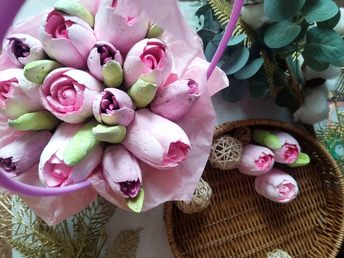 Принимаю заказы на букеты из зефирных тюльпанов🌷🌷🌷

Оформление в флористическую сумочку с открытк