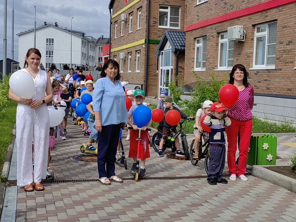 Уважаемые коллеги, дорогие родители и наши замечательные дети!
🇷🇺🇷🇺🇷🇺🇷🇺🇷🇺
От всей души поз