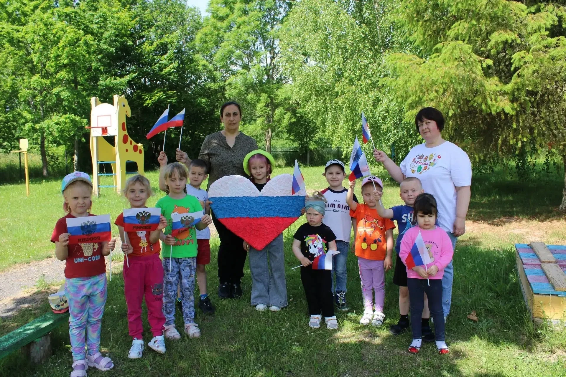 День России: Игровая программа "Символы России".

К празднованию Дня России Дом культуры провел для 