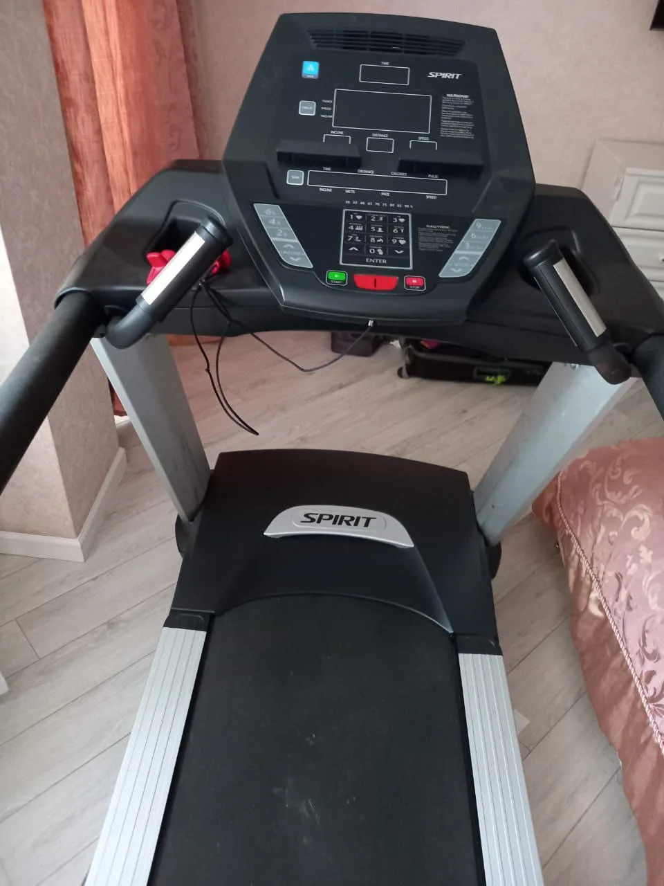 Продам беговая , профес- ая дорожка SPIRIT CT 825 . Мощность двигателя 4 л.с., безшумная, показывает