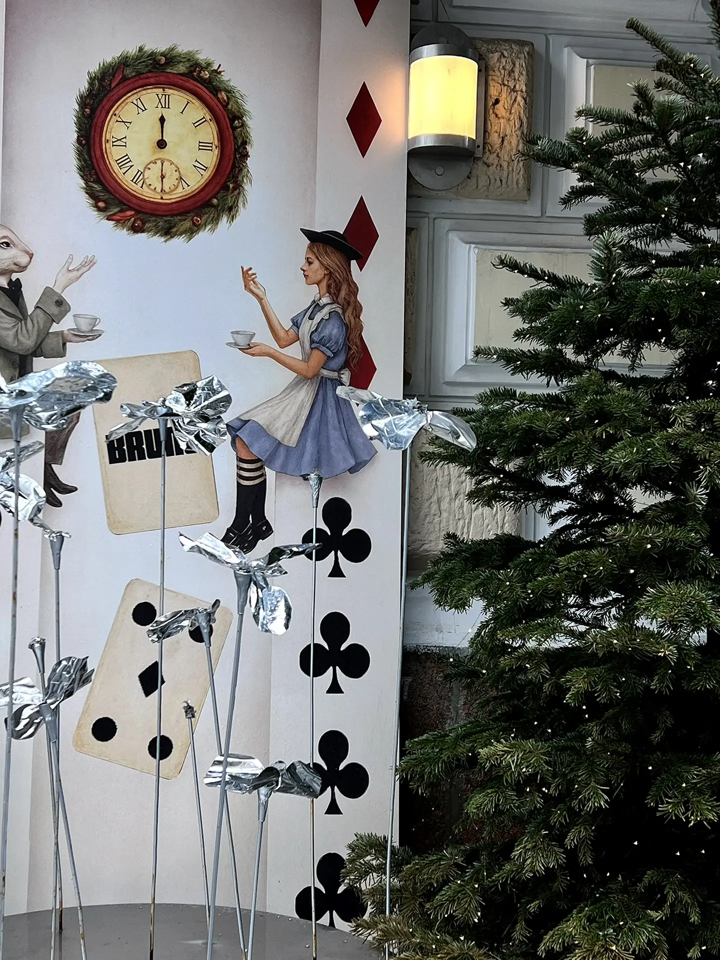 Люблю этот диалог из Алисы:

— Скажите, пожалуйста, куда мне отсюда идти? — А куда ты хочешь попасть