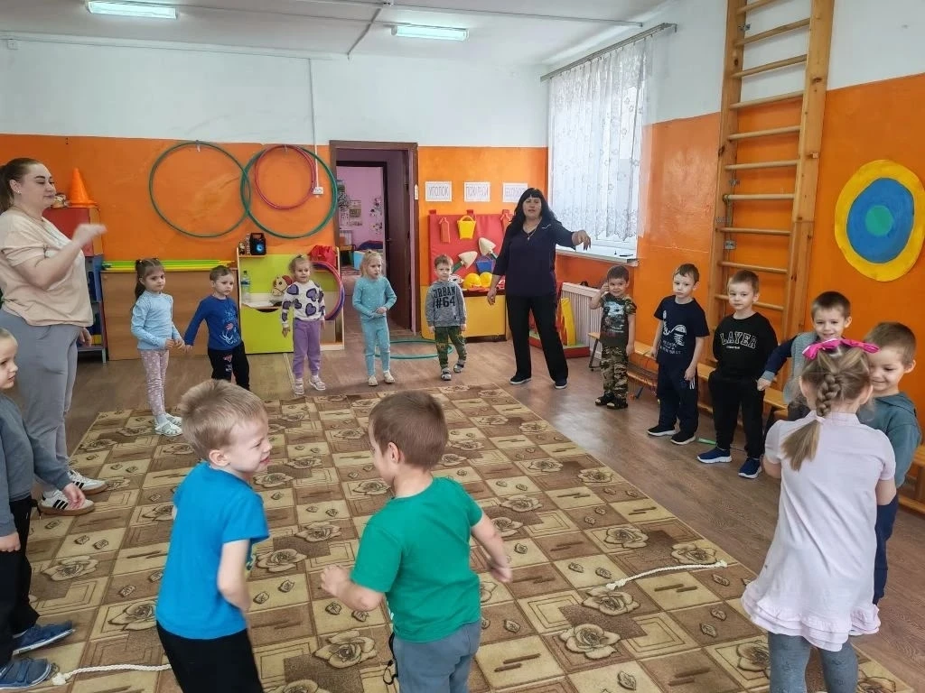 Воспитанники нашего детского сада сегодня участвовали в музыкальном и спортивном развлечениях: "В го