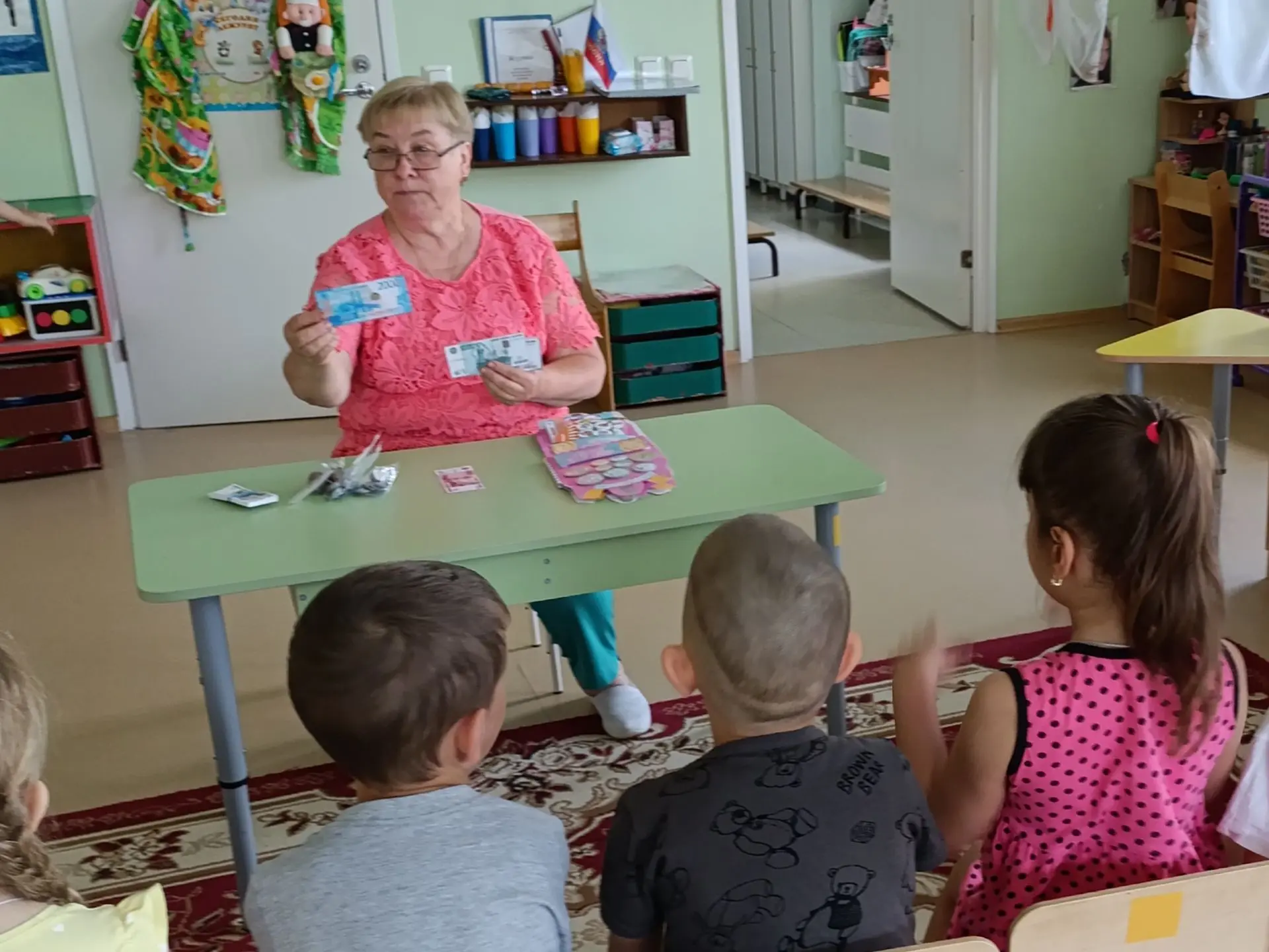 Воспитанники старшей группы «Маргаритка» в течение всего учебного года посещали кружок по финансовой