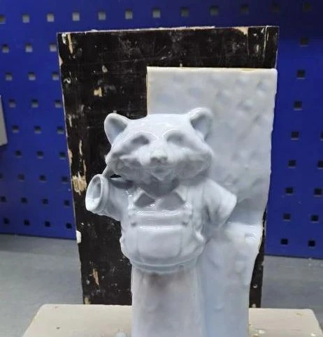 🦝 Туапсей пока только бюст (и тот — в силиконе)

Друзья, у нас новость из мастерской. Туапсей, наш 