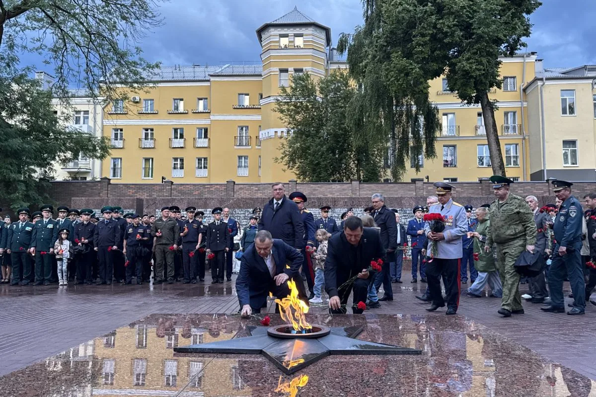 🎗️«22 июня, ровно в 4 часа». В Смоленске почтили память павших в годы Великой Отечественной войны

