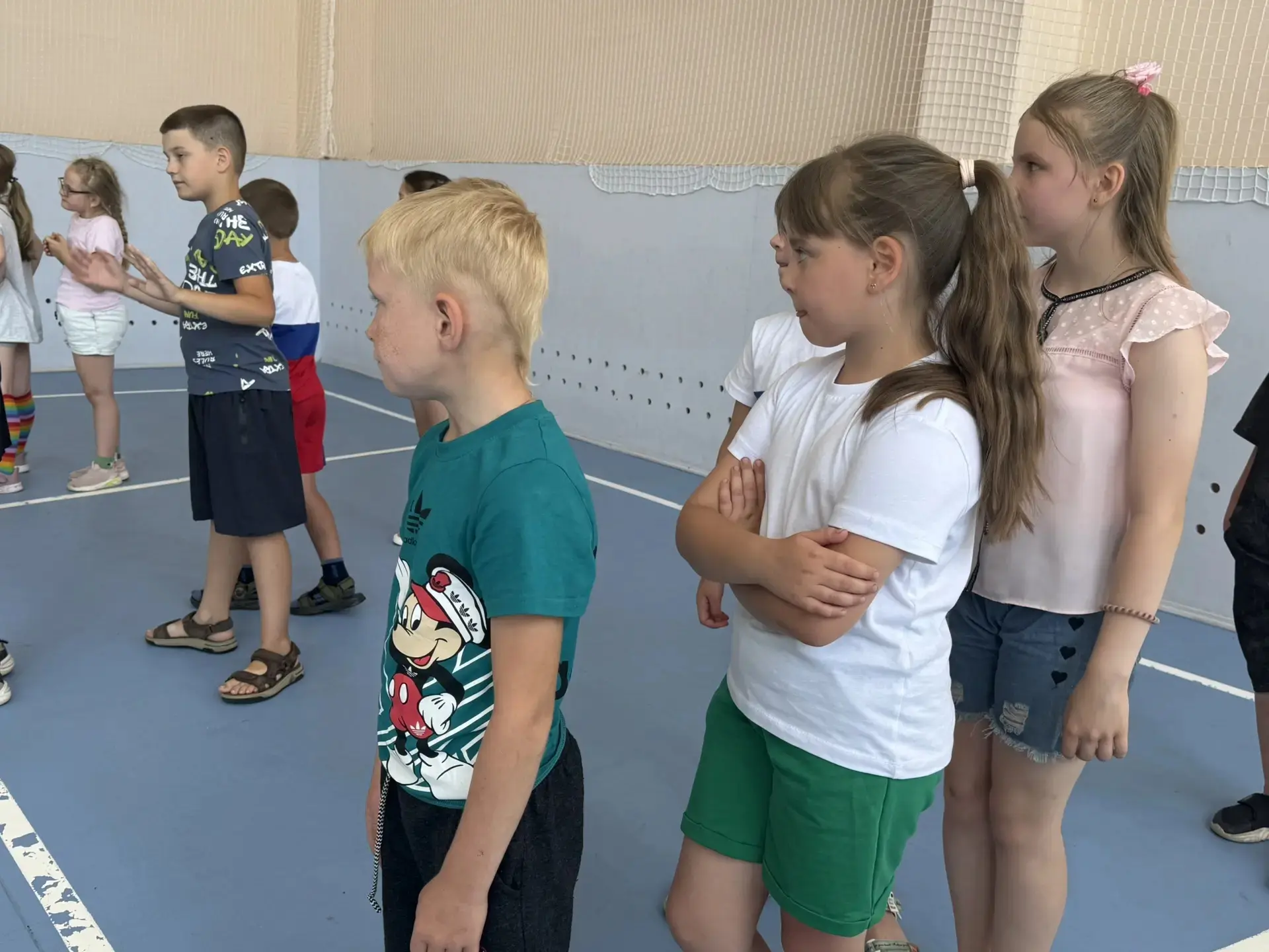 🎉 Веселые старты в пришкольном лагере ко Дню России! 🎉
В нашем пришкольном лагере сегодня прошёл н