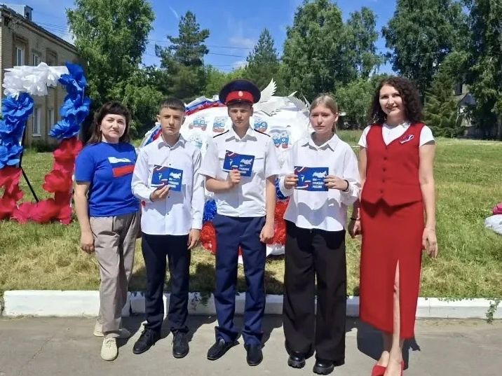 🇷🇺Вручение паспорта! ✨

В честь Дня России и в рамках Всероссийского проекта «Мы — граждане России